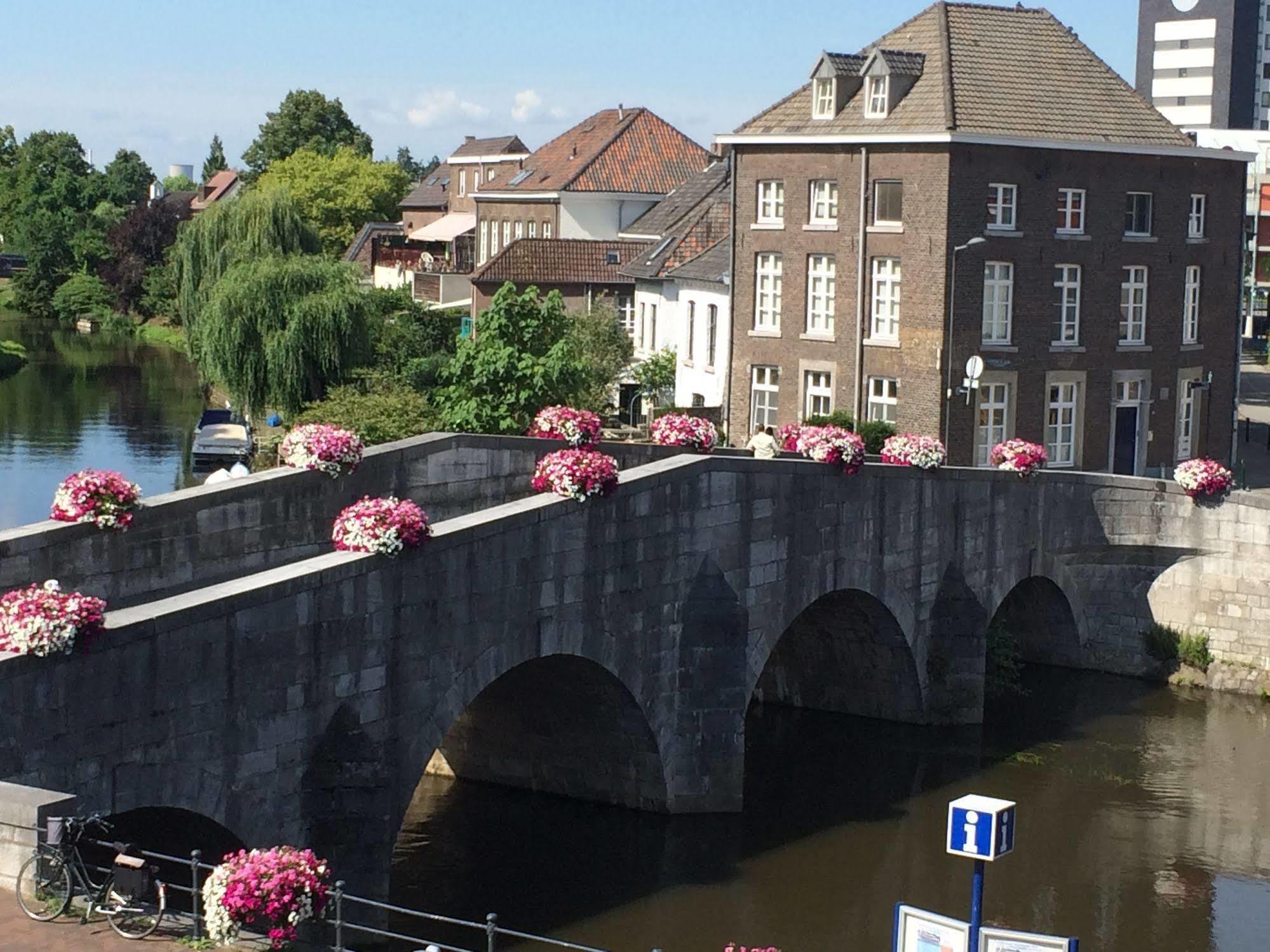 Hotel En Grand Cafe De Pauw Roermond Kültér fotó